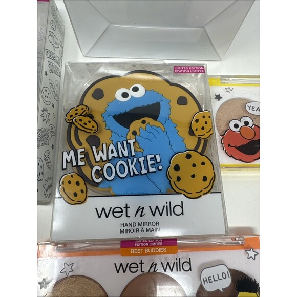 Sesame Street Wet N Wild Makeup Set Bundle - Blush, Highlighter, Sponge, Mirror - Picture 3 of 10